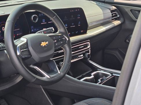 Used 2025 Chevrolet Traverse LT image 23