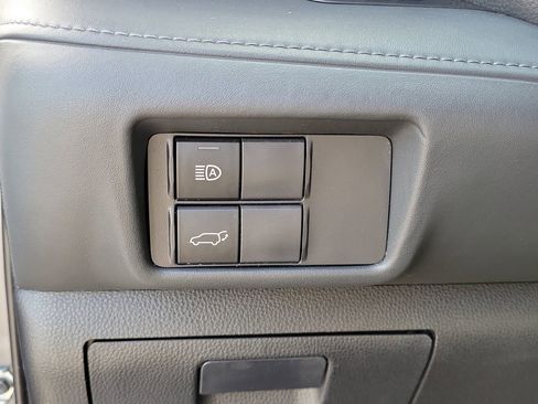 Used 2021 Toyota Highlander XLE FWD image 28