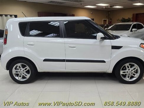 Used 2010 Kia Soul + FWD image 5