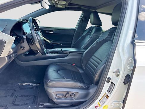 Used 2019 Toyota Avalon Touring FWD image 21