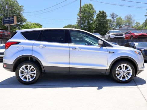 Used 2019 Ford Escape SE FWD image 8