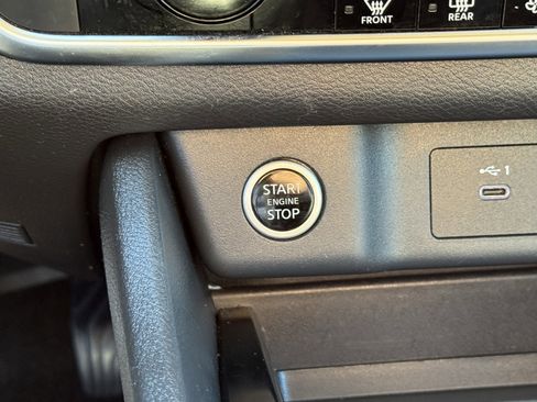 Used 2023 Nissan Rogue SV image 24