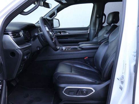 Used 2024 Jeep Wagoneer L Series II w/ Flexible Seating Group image 8