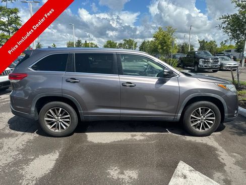 Used 2019 Toyota Highlander XLE FWD image 5