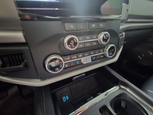 Used 2024 Ford Expedition XLT image 18