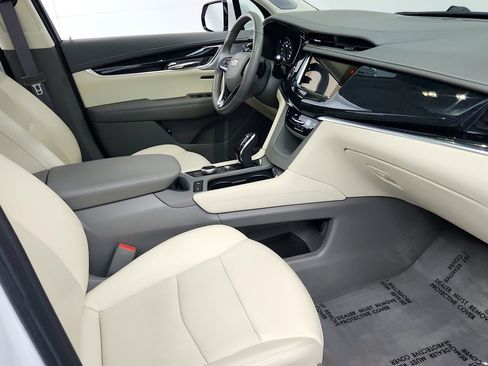 Used 2024 Cadillac XT6 Premium Luxury w/ Technology Package AWD/4WD image 27