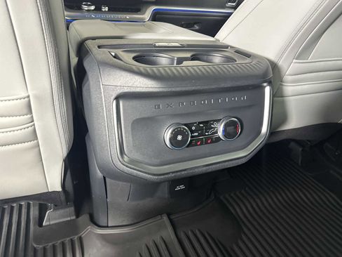 Used 2025 Ford Expedition Platinum image 26