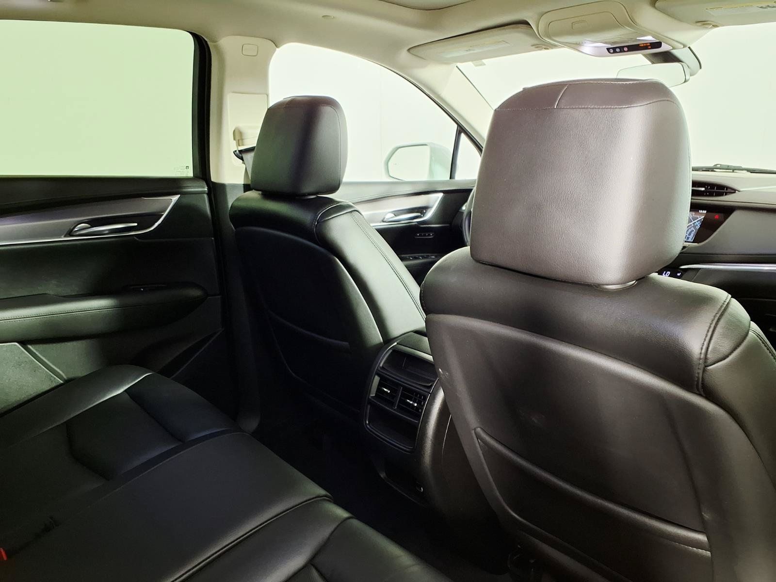 Used 2017 Cadillac XT5 Luxury FWD image 11