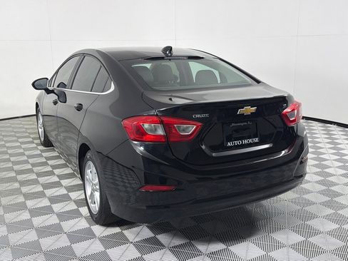 Used 2017 Chevrolet Cruze LT w/ Convenience Package FWD image 6