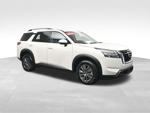 Used 2025 Nissan Pathfinder SV FWD image 7