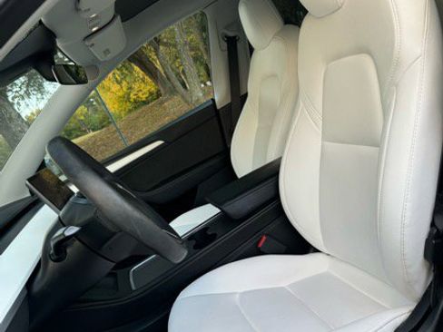 Used 2022 Tesla Model Y Performance image 12