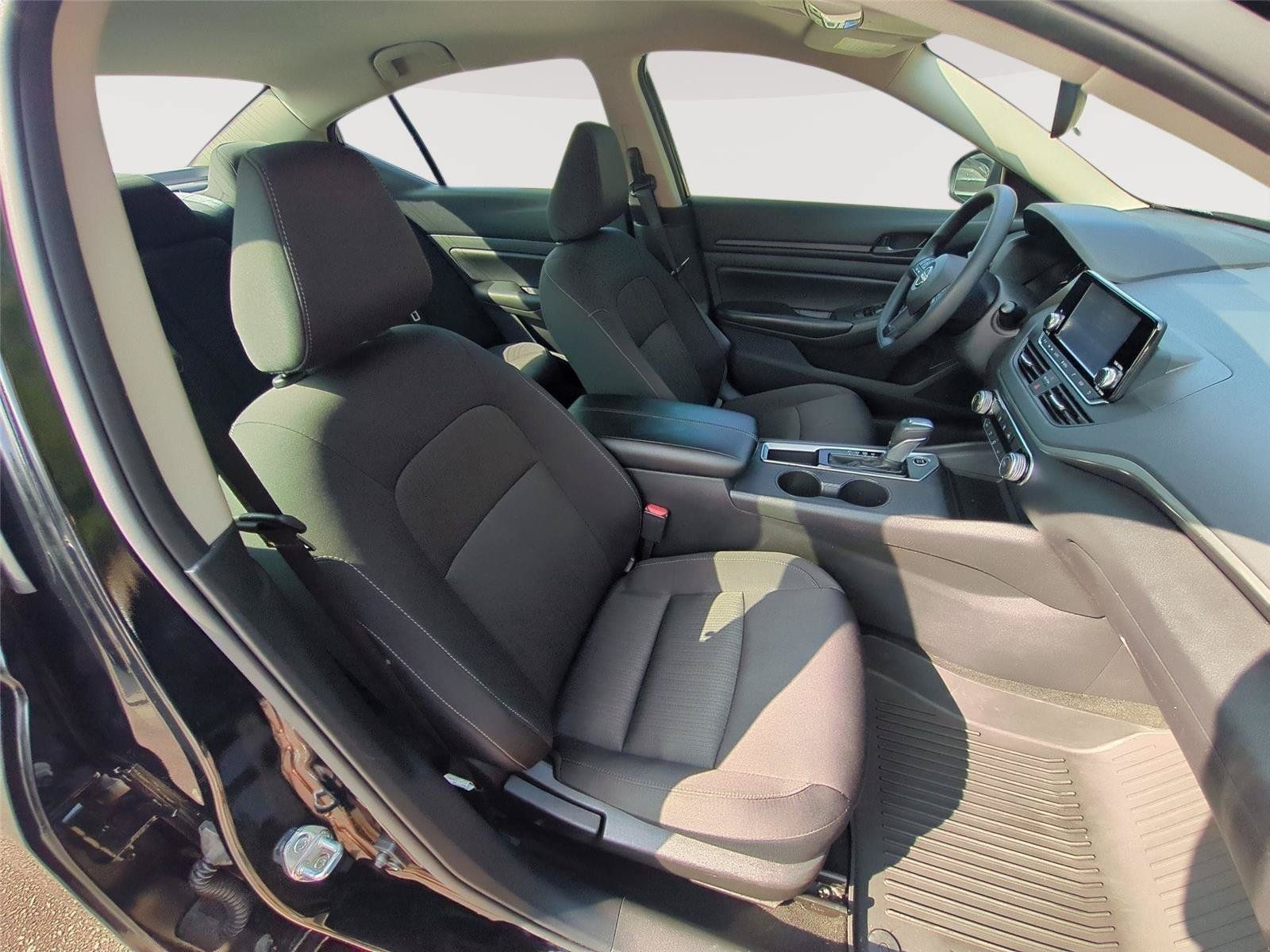 Used 2024 Nissan Altima 2.5 S FWD image 34