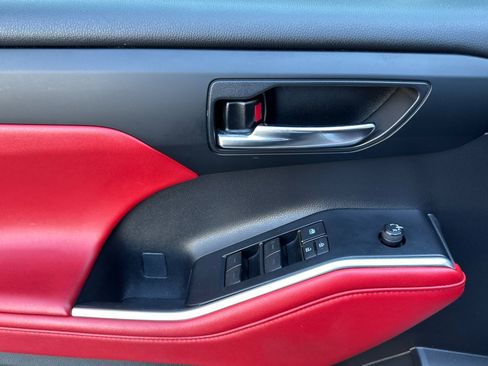 Certified 2022 Toyota Highlander XSE image 12