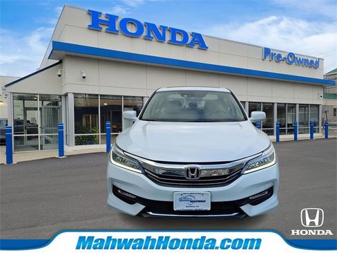 Used 2016 Honda Accord Touring image 2