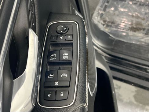 Used 2023 RAM 1500 Laramie AWD/4WD image 18