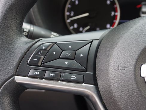 Used 2025 Nissan Sentra SV FWD image 22