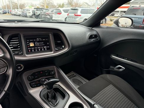 Used 2023 Dodge Challenger SXT image 41