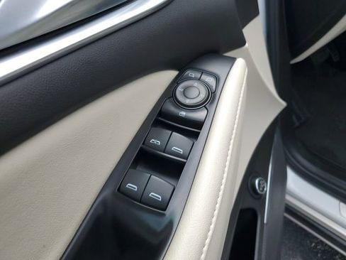 Used 2022 Buick Enclave Essence FWD image 16