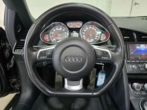 Used 2011 Audi R8 V8 w/ Convenience Pkg image 10