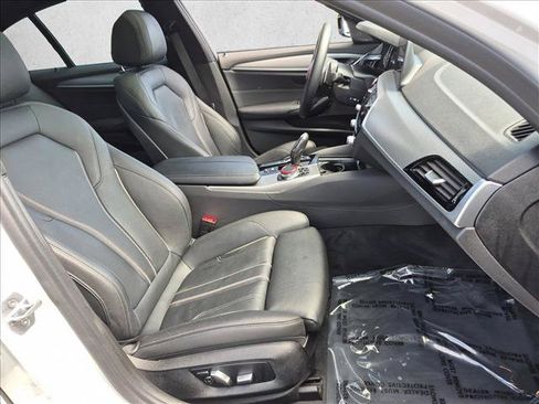 Used 2019 BMW 530e w/ M Sport Package RWD image 22