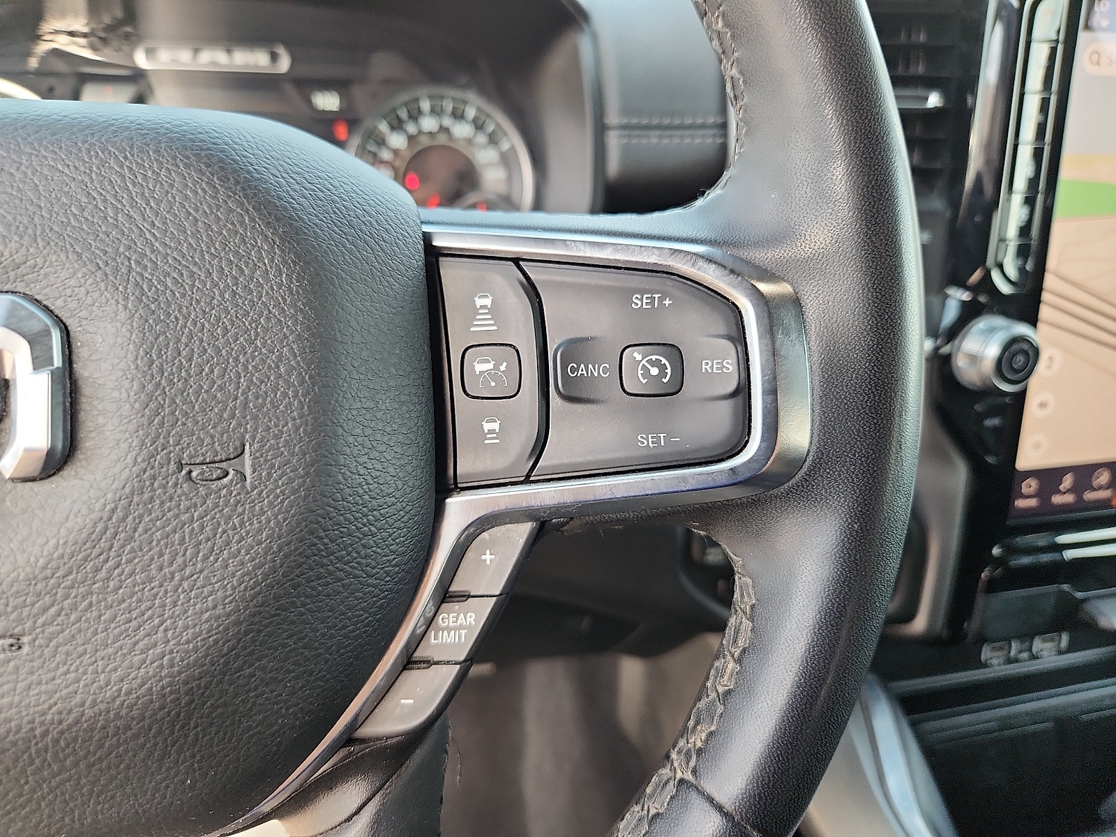Used 2025 RAM 1500 Laramie AWD/4WD image 15