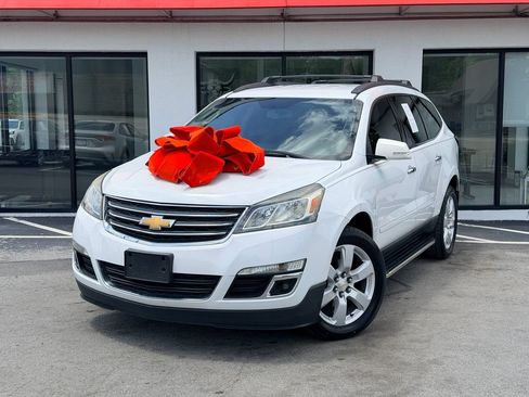Used 2017 Chevrolet Traverse LT w/ Style and Technology Package FWD image 1