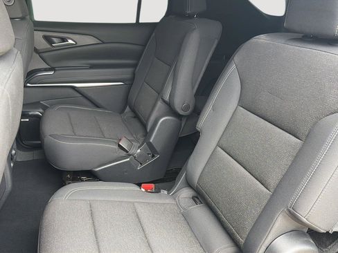 Used 2024 Chevrolet Traverse LT w/ Enhanced Driving Package AWD/4WD image 18
