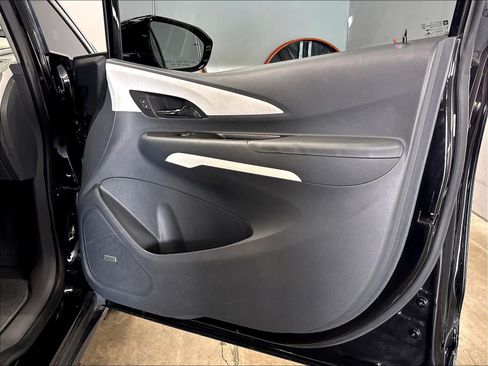 Used 2018 Chevrolet Bolt Premier w/ Driver Confidence II Package FWD image 25