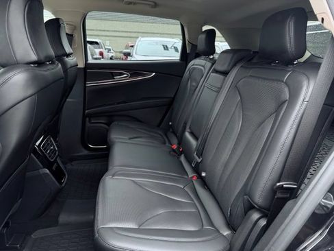 Used 2022 Lincoln Nautilus Reserve AWD/4WD image 23
