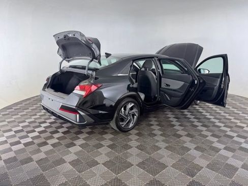 Used 2024 Hyundai Elantra Limited FWD image 14
