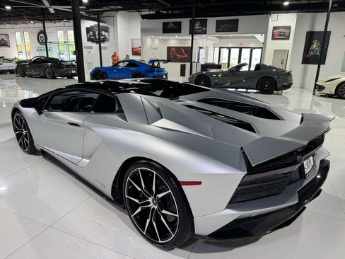 Used 2018 Lamborghini Aventador S image 21