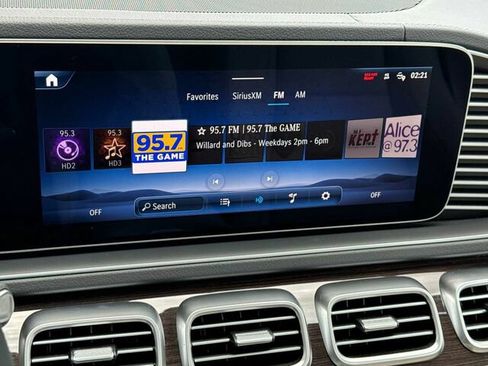 Used 2025 Mercedes-Benz GLS 450 4MATIC image 24
