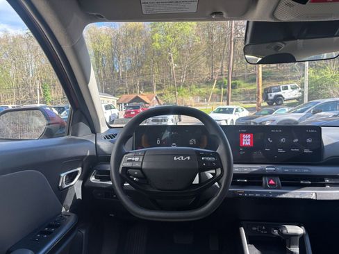 Used 2025 Kia K4 LXS image 34