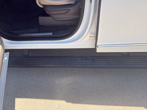 Used 2022 Lincoln Navigator Reserve AWD/4WD image 2