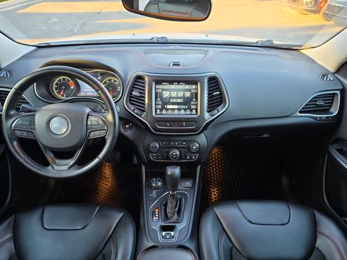Used 2021 Jeep Cherokee Trailhawk AWD/4WD image 17