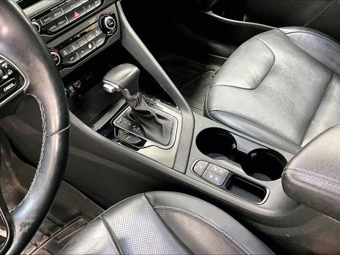 Used 2019 Kia Niro Touring image 17