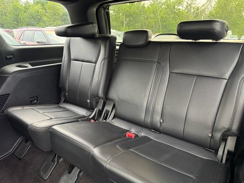 Used 2020 Ford Expedition XLT w/ Equipment Group 201A AWD/4WD image 39