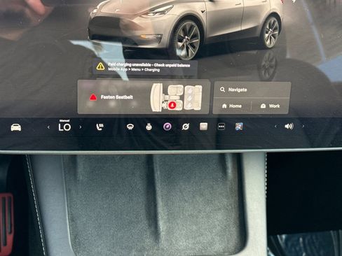 Used 2025 Tesla Model Y Long Range AWD/4WD image 23