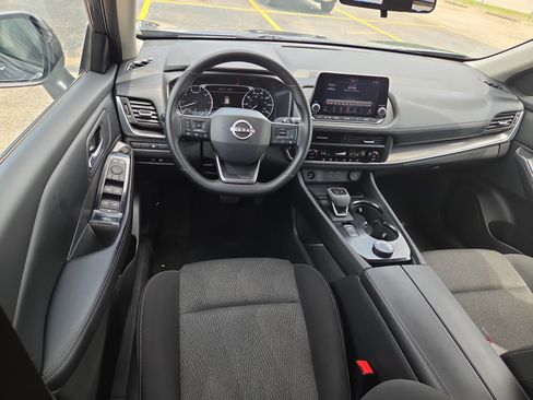 Used 2025 Nissan Rogue SV AWD/4WD image 8