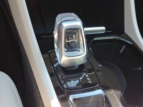 Used 2024 Volvo XC40 B5 Plus w/ Climate Package image 16