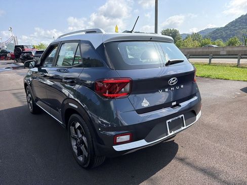 Used 2025 Hyundai Venue Limited FWD image 6