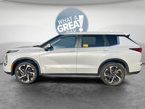 Used 2023 Mitsubishi Outlander SE FWD image 6