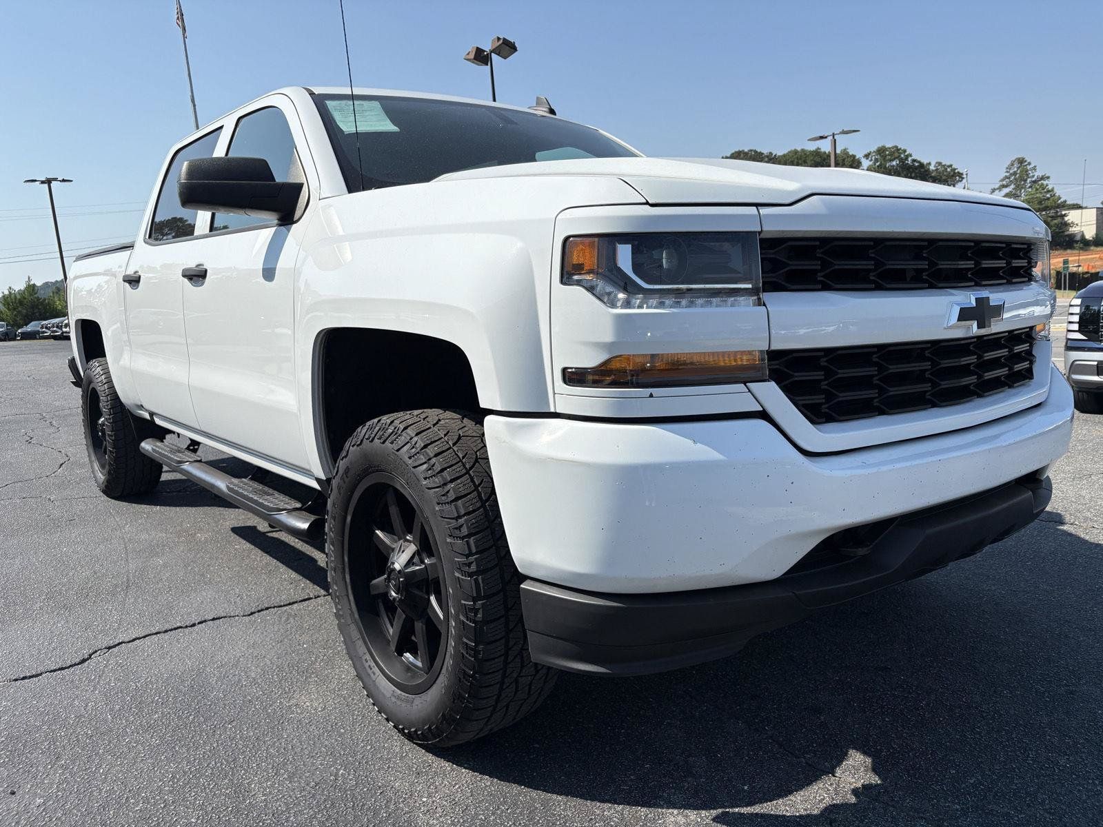 Used 2018 Chevrolet Silverado 1500 Custom w/ Custom Value Package RWD image 3