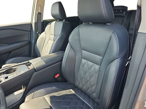 Used 2024 Nissan Rogue Platinum w/ Platinum Premium Package FWD image 15