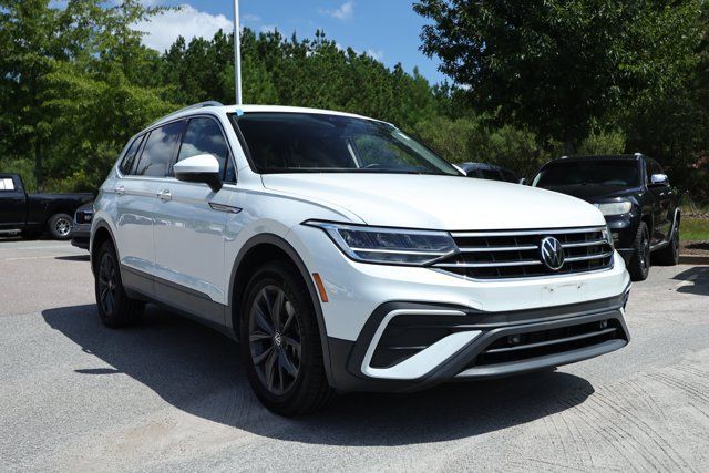 Used 2023 Volkswagen Tiguan SE AWD/4WD image 2