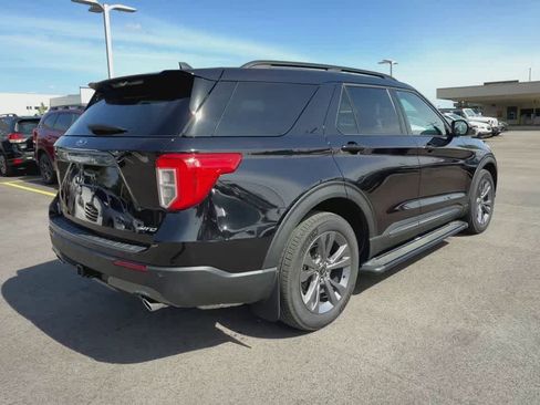 Used 2024 Ford Explorer XLT w/ Equipment Group 202A AWD/4WD image 8