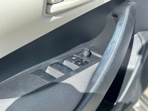 Used 2025 Toyota Corolla LE FWD image 22