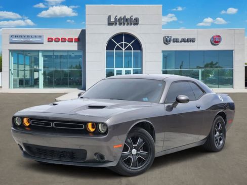 Used 2019 Dodge Challenger SXT RWD image 1
