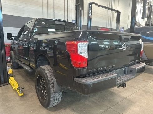Used 2018 Nissan Titan SV w/ SV Convenience Package image 8