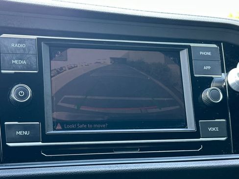 Used 2022 Volkswagen Jetta Sport image 19